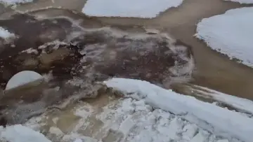 На озёрах ослабевает лёд