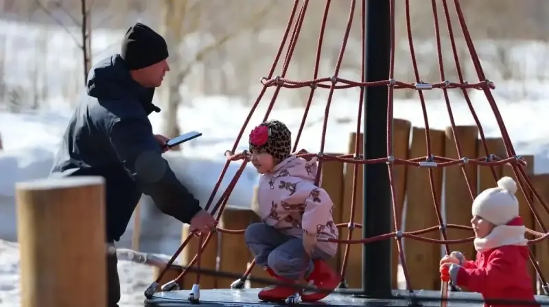 Многодетным семьям сохранят пособие при незначительном росте доходов