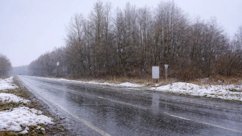 Вологжан предупреждают об опасности на дорогах в связи с погодой