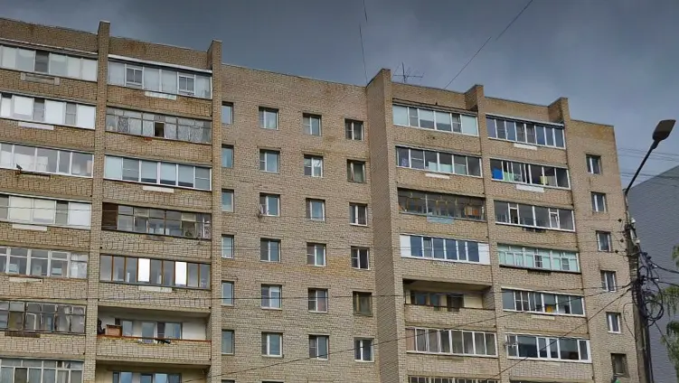 Вологжанка упала на лоджии и отсудила за это деньги у УК