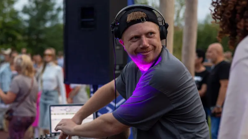 Уличные дискотеки продолжаются в Вологде