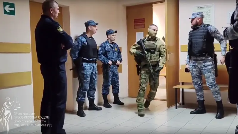 Большую банду мошенников осудили в Вологде