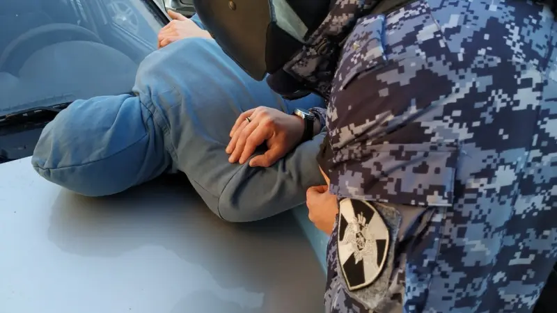 Вологжанин забрал ребёнка, угрожая бабушке ножом