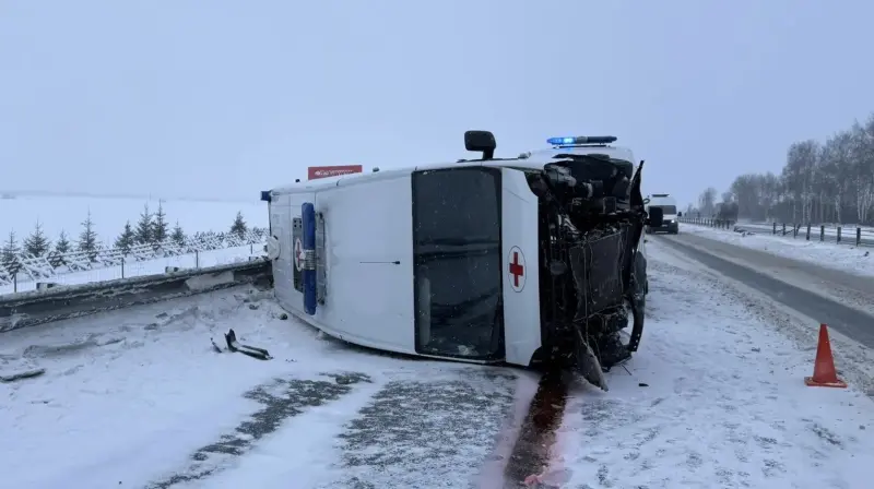 Скорая опрокинулась на въезде в Вологду