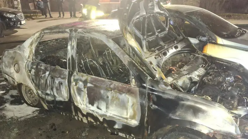 В Вологде из-за поджога пострадали сразу несколько автомобилей