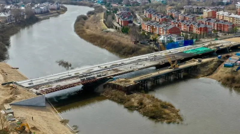 Подрядчик не платит зарплату строителям Некрасовского моста