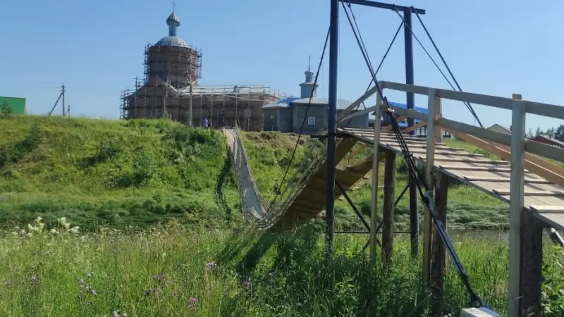 Мост с людьми рухнул в Никольском округе