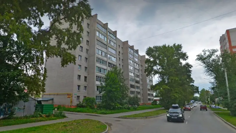 В Вологде с балкона многоэтажки выпал мужчина