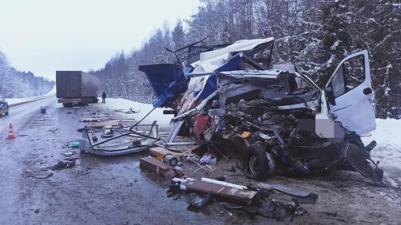 Под Шексной произошло лобовое ДТП с большегрузом
