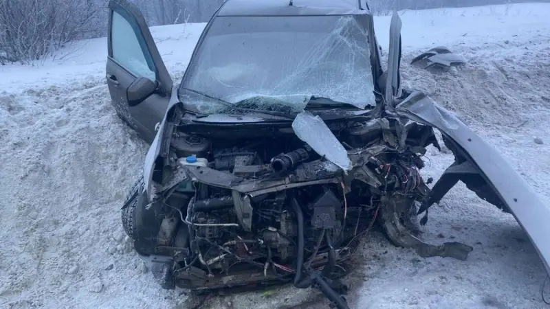 В Череповце произошло лобовое ДТП с грузовиком