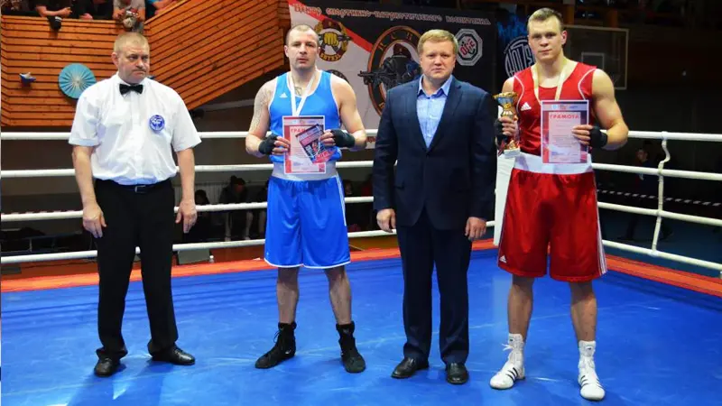 Илья Квасников стал лучшим боксером чемпионата СЗФО