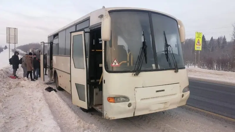 Под Шексной загорелся автобус с пассажирами