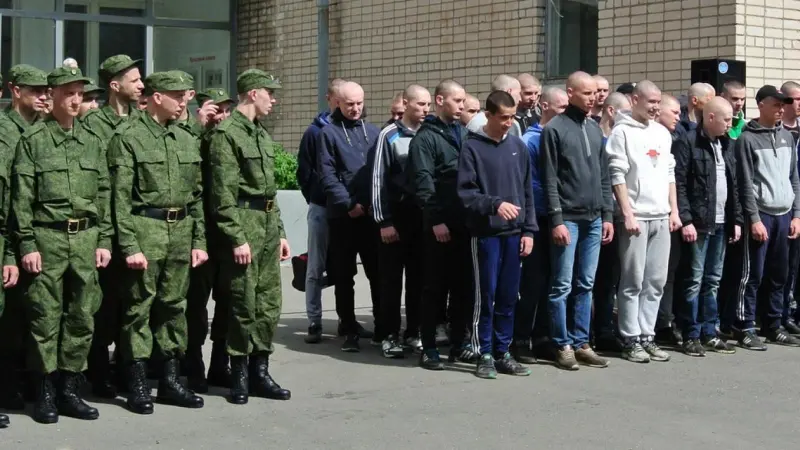Осенью в армию наберут больше призывников, чем обычно