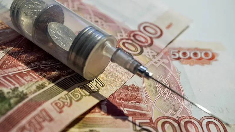 Медикам дадут по 200 руб. за каждого привитого