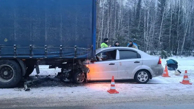 Женщина тяжело пострадала в аварии с фурой