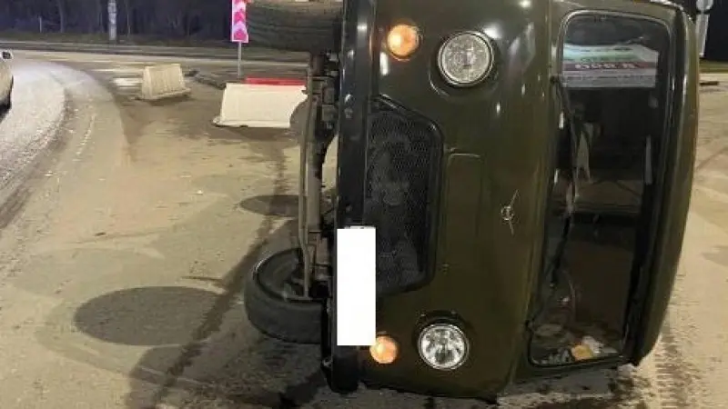 В Вологде в результате ДТП перевернулся УАЗ 