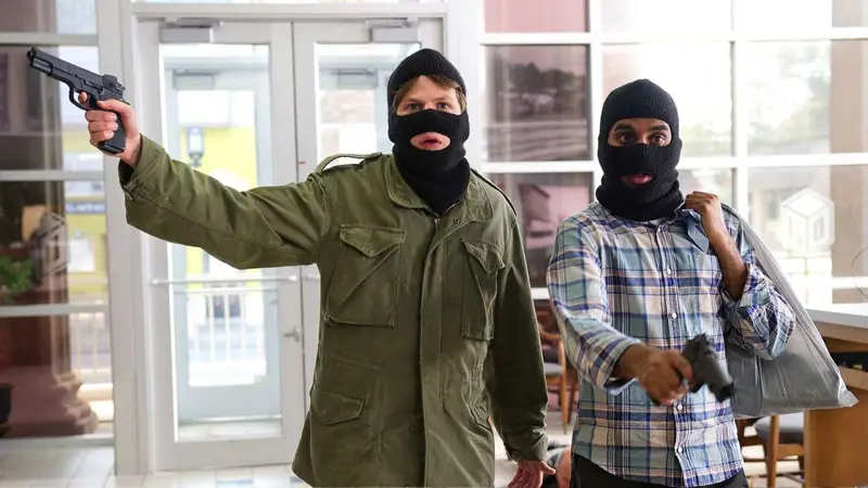В Грязовецком районе двое вооруженных подростков украли из магазина кассу с деньгами