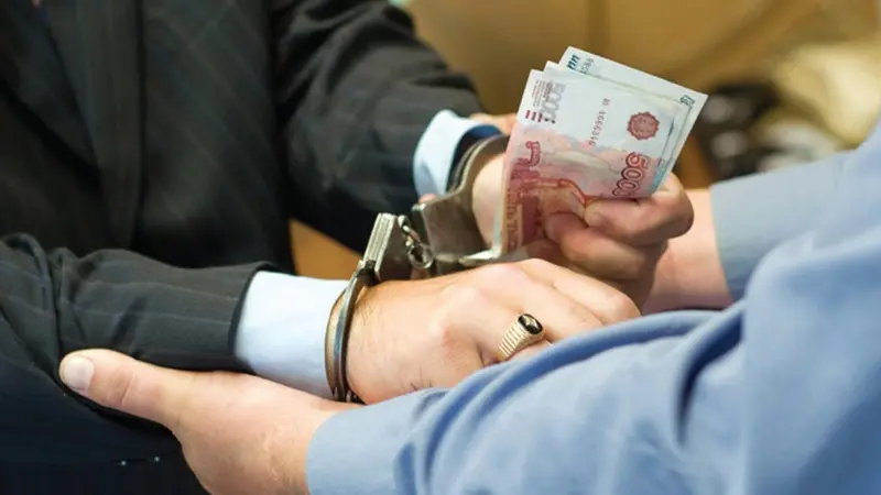 Двоих бывших сотрудников УМВД осудили за коррупцию