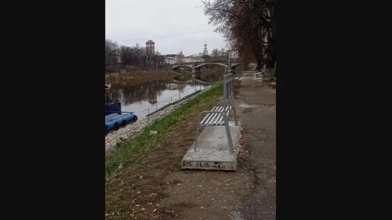 Вологжан возмутили «скамейки-уродцы» на набережной