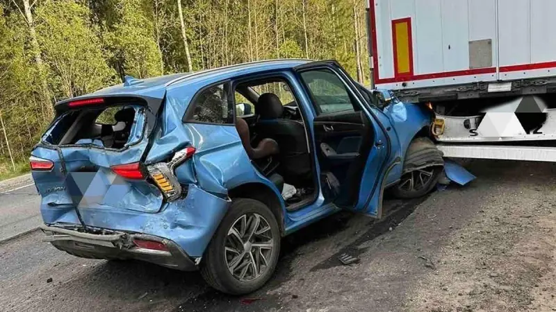 В ДТП с двумя грузовиками пострадал ребёнок
