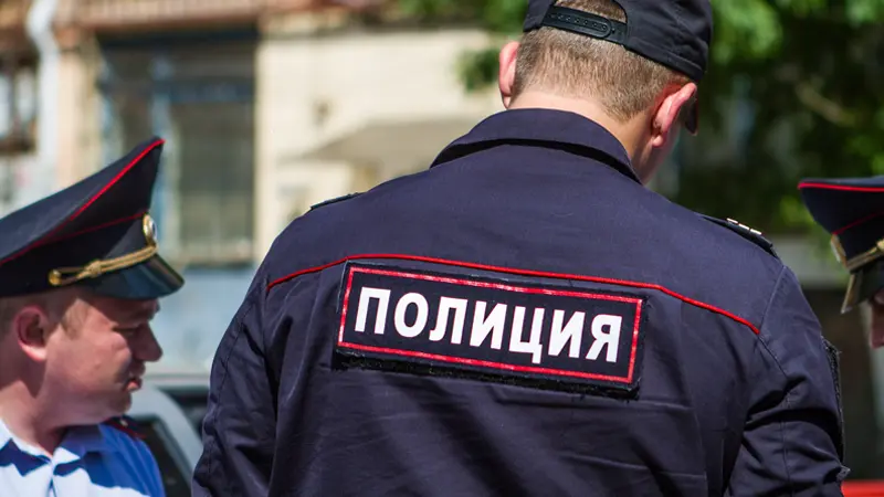 25-летний устюжанин пырнул полицейского ножом и сломал руку его напарнику