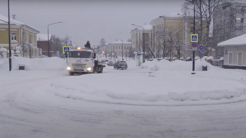 В Череповце эвакуируют машины, мешающие уборке снега