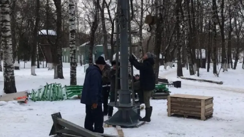 Новую карусель устанавливают в Вологде