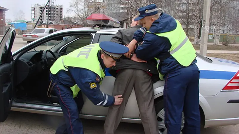 Вологжанин ударил полицейского за отказ вызвать ему такси
